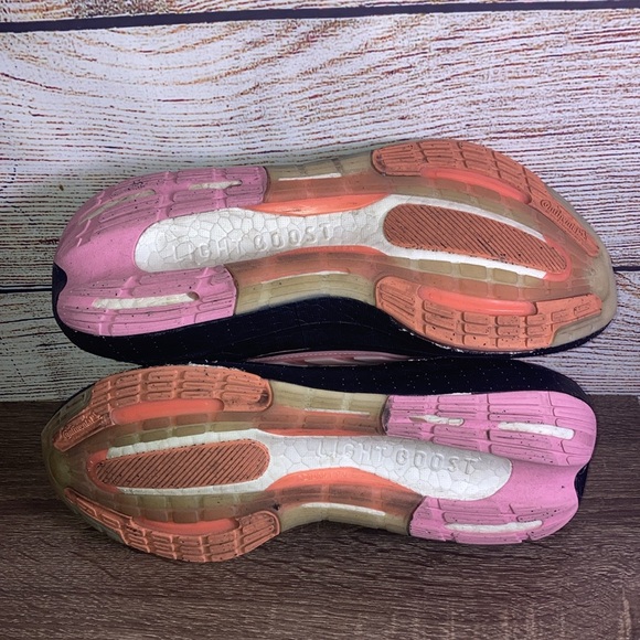 Pre Owned Adidas Women's Black ULTRABOOST LIGHT Running Shoes HQ8599 Size 10.5 - Picture 7 of 9